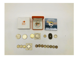 一圓銀貨などの古銭や記念硬貨など複数点を査定